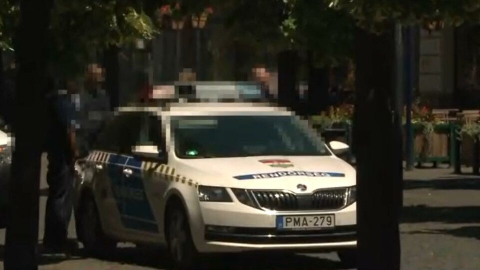 Kiugrott a nyolcadik emeletről, és meghalt a gyöngyösi fegyveres támadó
