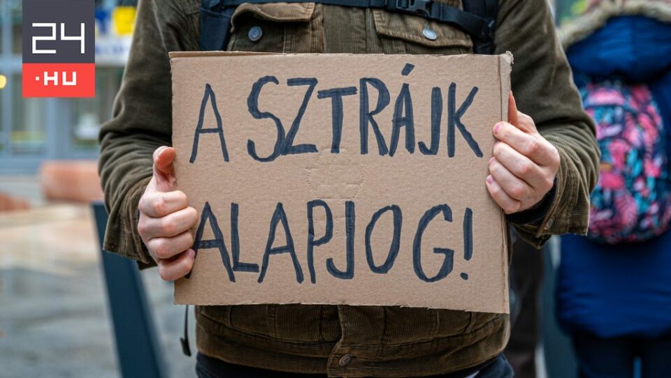 Rengeteg diák gyűlt össze a Kossuth téren