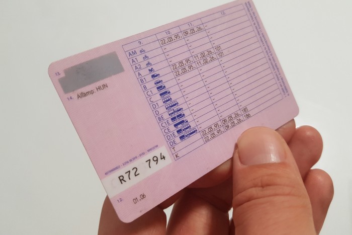 Tízezrek vezetnek jogsi nélkül a magyar utakon