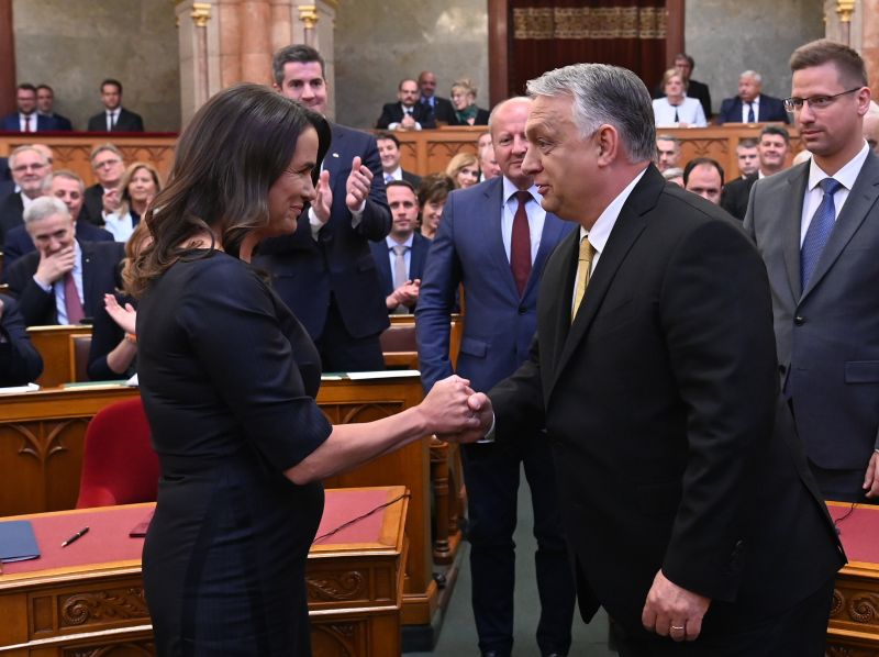 Bezuhant a forint, miután Orbán Viktor újabb árszabályozó intézkedéseket jelentett be