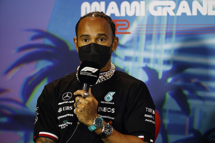 F1: Hamilton kiszállással fenyegetőzik