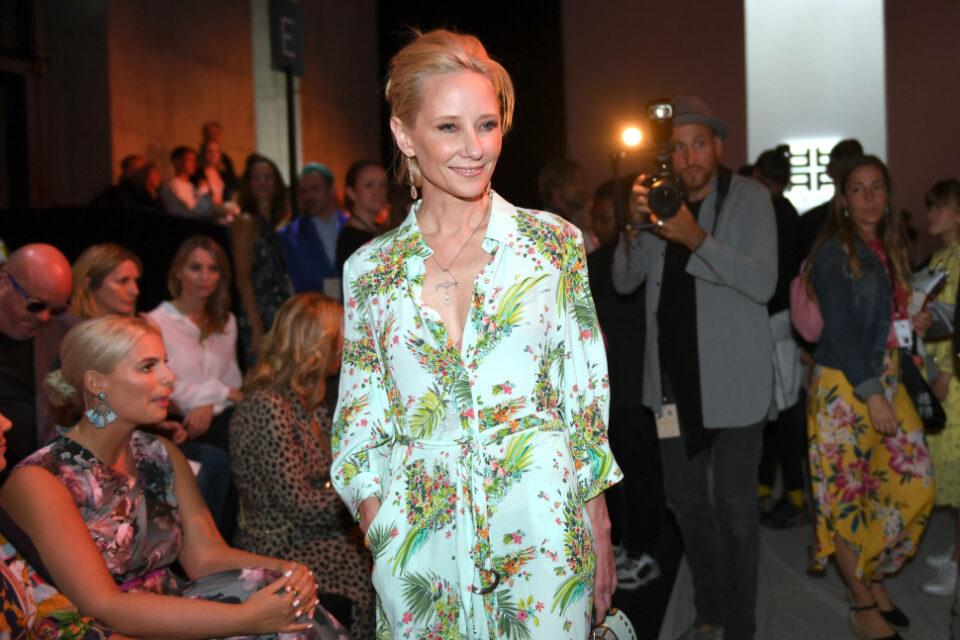 Anne Heche 45 percig bent rekedt a lángoló házban tragikus balesetét követően