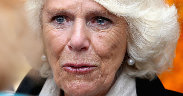 Kamilla sírva hagyta el Balmoralt