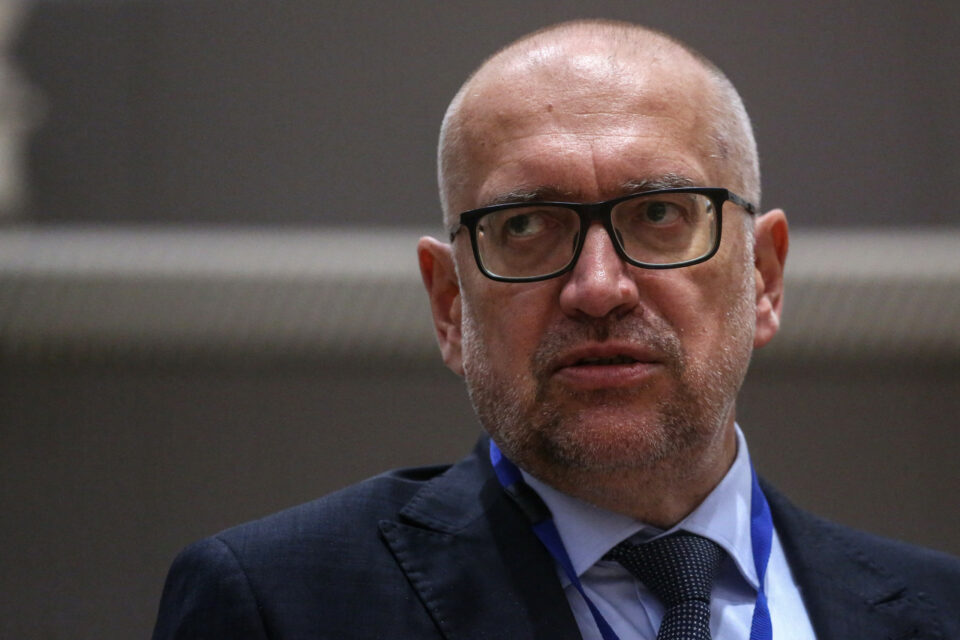 „Még mindig van visszaút, hogy Magyarország visszatáncoljon a szakadék széléről”