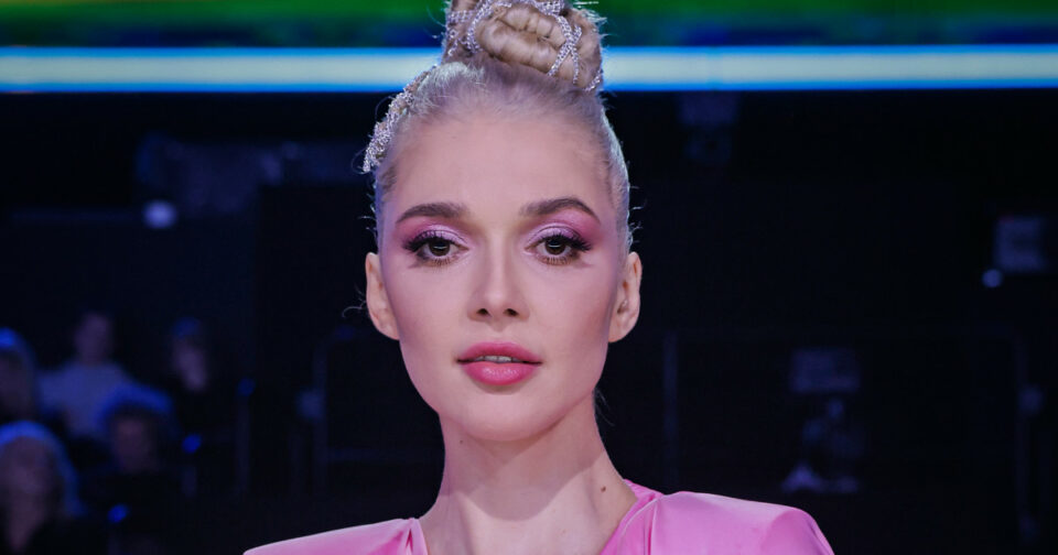 Nem akarunk hinni a szemünknek: Herceg Erika ruhája szó szerint semmit nem takart az X-Faktor első élő adásában