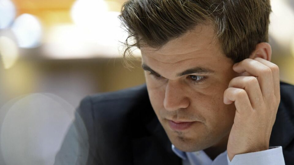 Százmillió dollárt akar a sakkvilágbajnoktól a csalással megvádolt játékos
