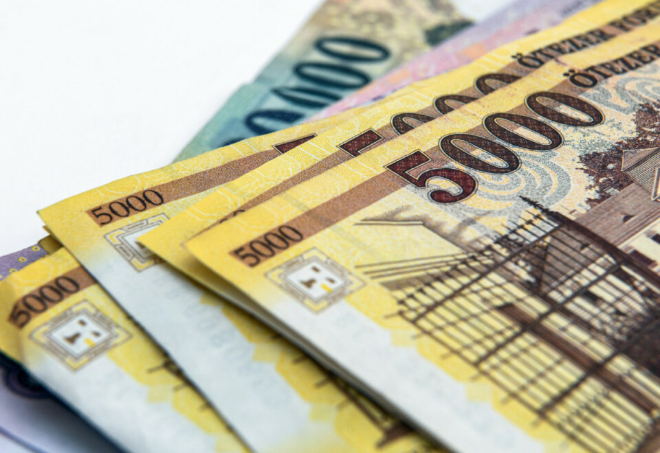 Hathetes csúcson a forint