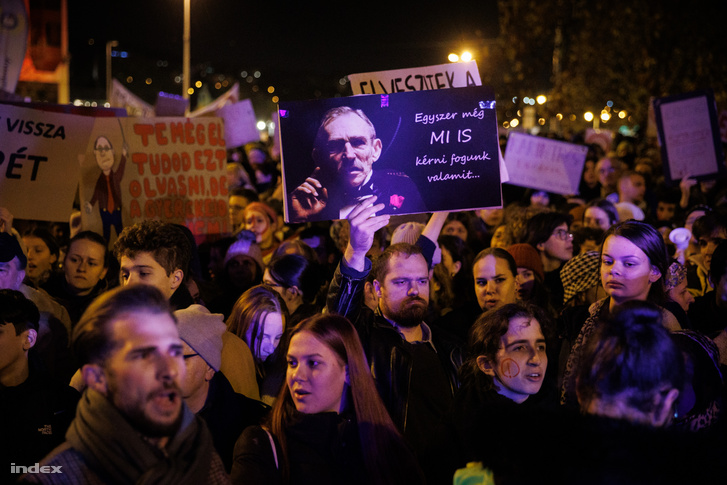 A szerdai tüntetés és az éjjeli virrasztás legerősebb képei