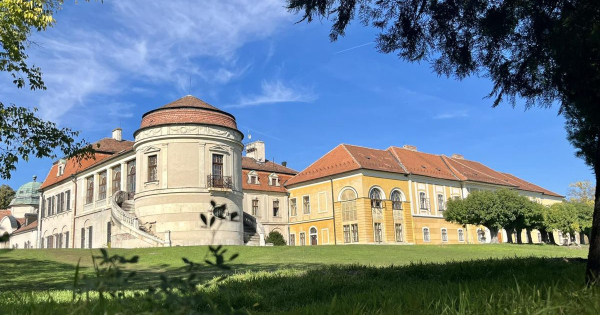 Curtis klipforgatása miatt rúgták ki az egyik kastélyban programokat szervező finn mecénást