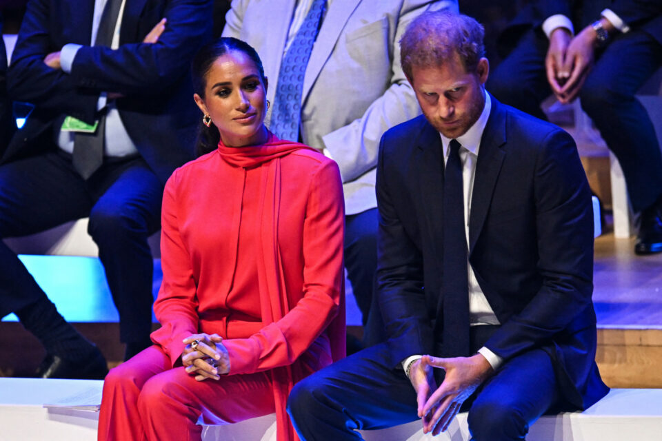Harry és Meghan pakolhat, III. Károly kilakoltatja őket