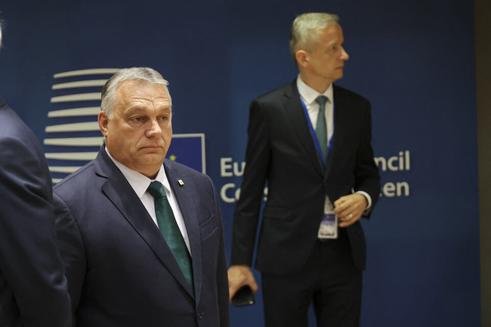Mit csinál egy maffiaállam az EU perifériáján, ha egy háborúban a pénzénél akar maradni?