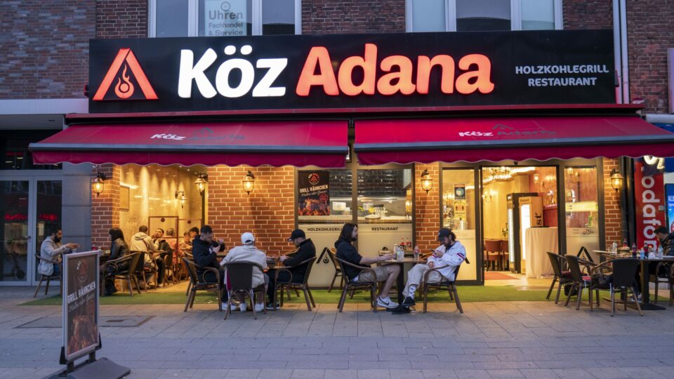 Fotók: Közös képet posztolt Kovács Patrícia 15 évvel fiatalabb szerelme a nyaralásukról