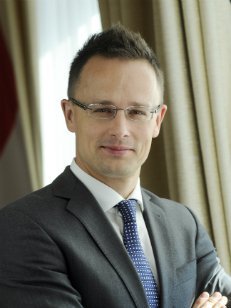 Szijjártó Péter iszonyúan kiakadt az Izraelben rekedt turistacsoportra
