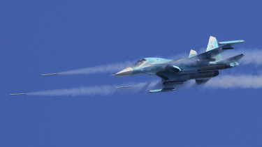 Bejelentette az ukrán haderő: kilőtték az oroszok egyik legmodernebb vadászbombázóját