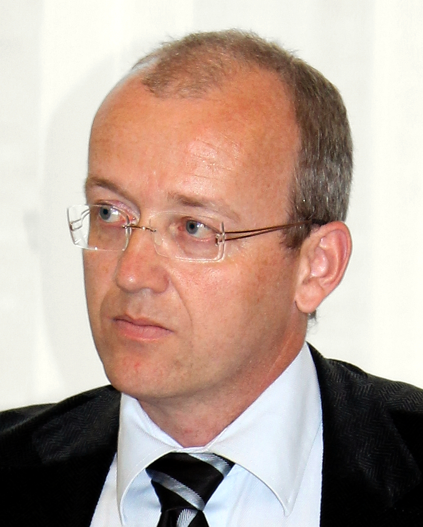 Ungváry Krisztián: Bayer Zsolt nyilas nagyapja tanította be a hüvelyi motozást a kiskőrösi gettóban