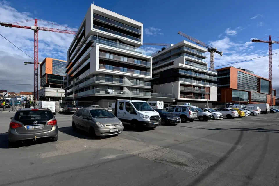 Bejöttek egyeztetni. Elmondtam, mik a gondok. Pár nap múlva jött a kormányrendelet