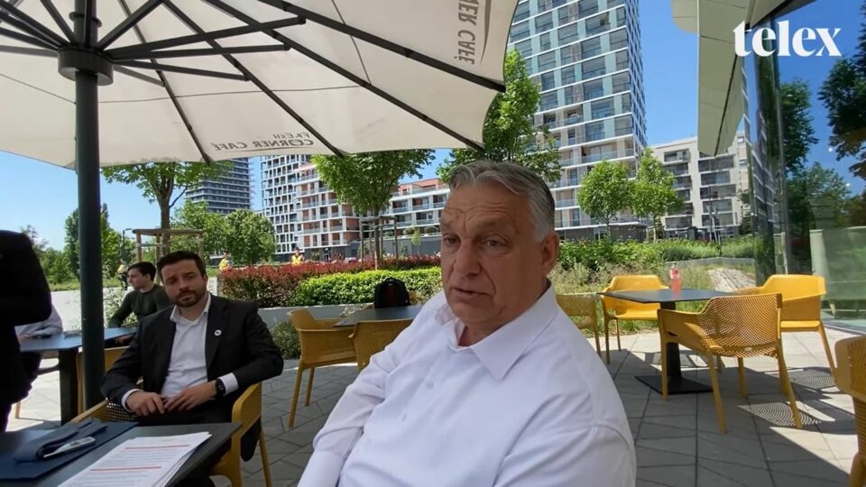 Orbán a Telexnek: az EU-s zászló kitűzése sérti a “vendégjogot”