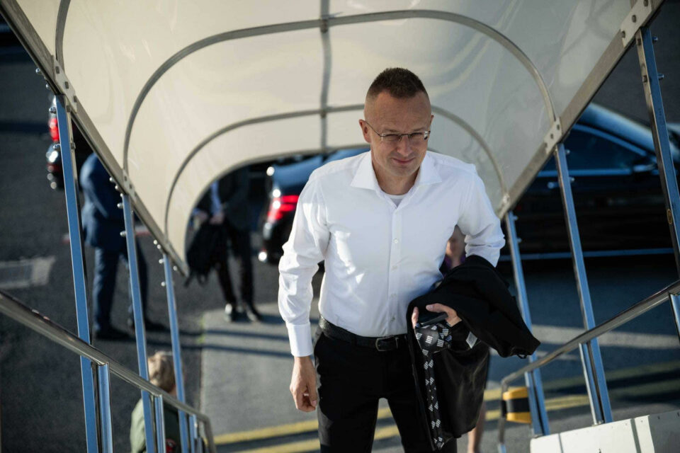 Szijjártó kifakadt: “A nagy büdös frászt!”
