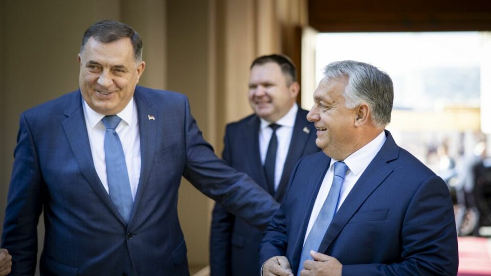 Orbán Viktor: Amit a légi közlekedésben látunk, az a tűrhetetlen kategória
